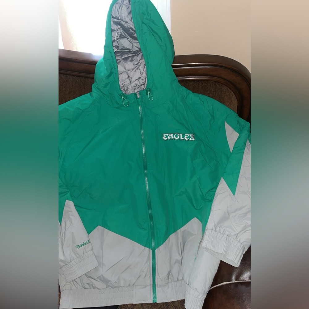 Brand new 2xl fits like a xl , vintage throwback Mitchell & Ness